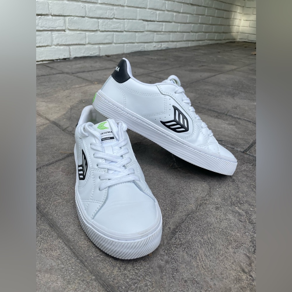 Women’s Cariuma Sneakers - like new!